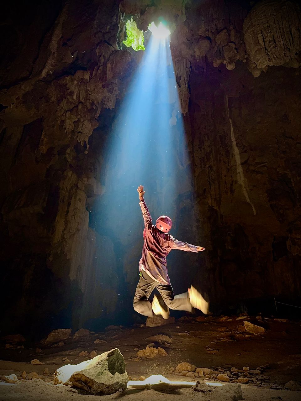 Caving (Teroka Gua)