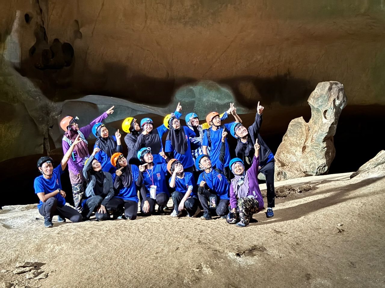 Caving (Teroka Gua)