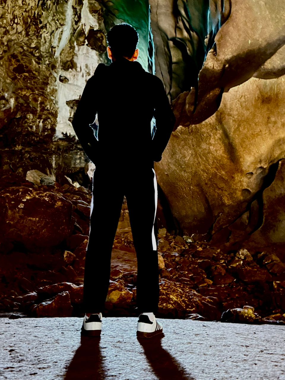 Caving (Teroka Gua)
