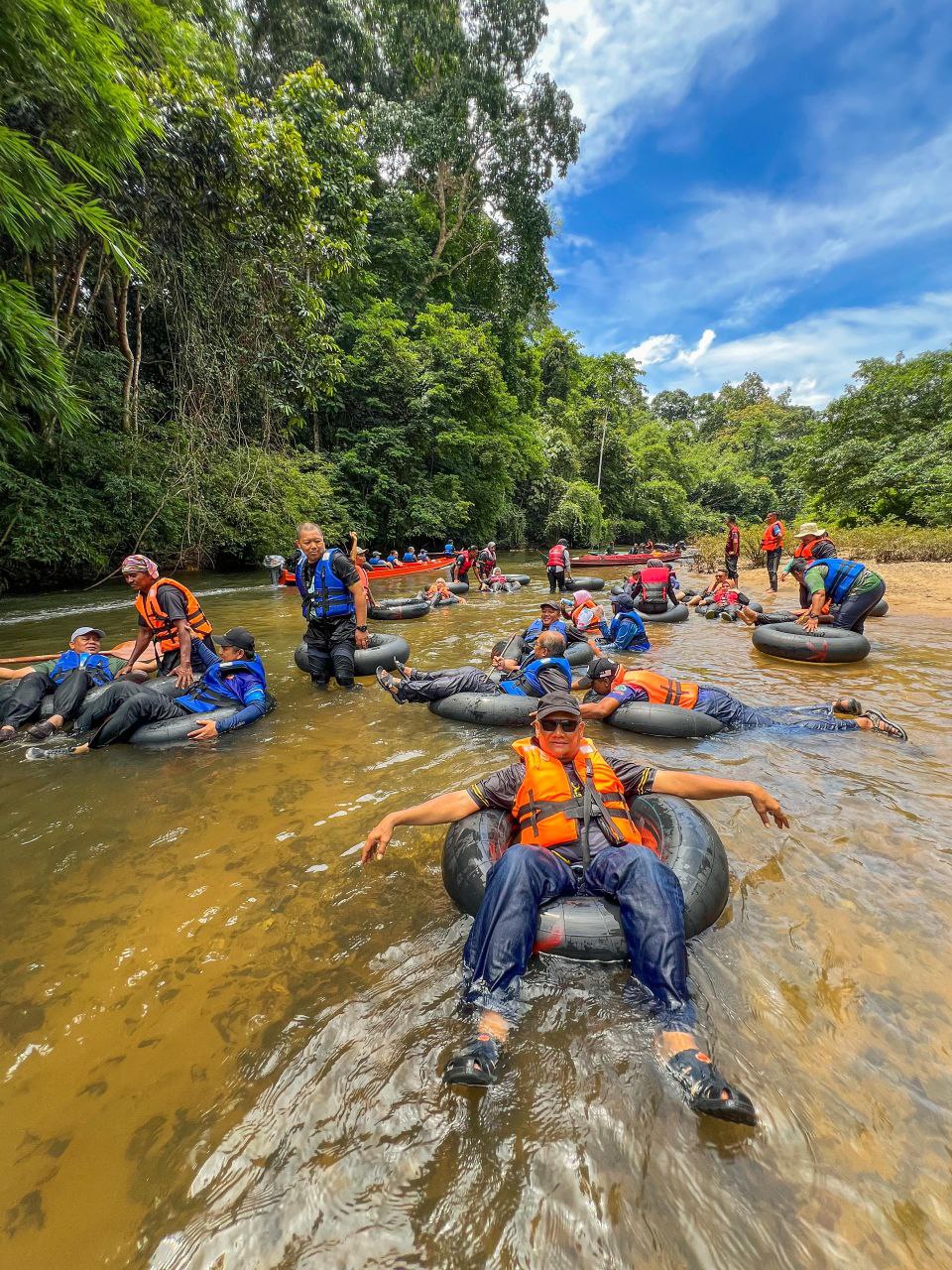 Jungle water tubing 